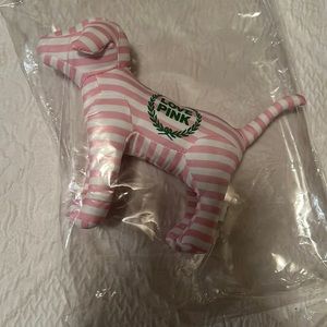 Pink VS | Most recent new Pink logo dog